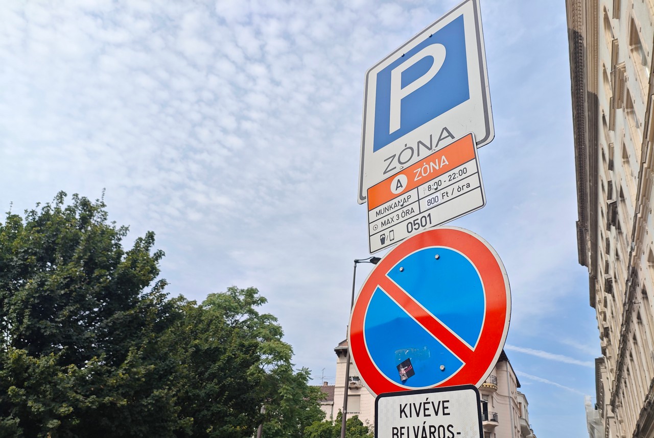 Parkolás